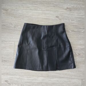 Hollister Ultra High-Rise Vegan Leather A-Line Mini Skirt Size Medium In Black